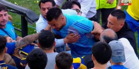 Silbidos a los jugadores de Boca y “Chiquito” Romero “se la agarró” con un plateísta imagen-8