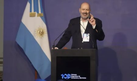 Sturzenegger afirmó ante empresarios que “la obra pública no vuelve más” imagen-15