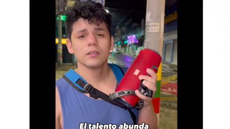 Joven migrante venezolano que cantaba en las calles de Medellín, ahora es una estrella en México: dicen que es la reencarnación de Juan Gabriel imagen-12