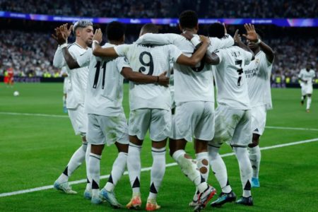 Un gris Real Madrid pasa la prueba ante el Stuttgart y certifica su primera victoria en Champions imagen-7