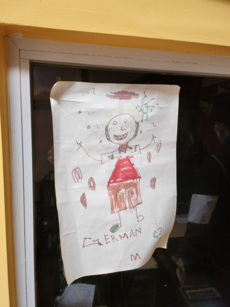 Caso Kiczka: Dibujos infantiles, una veintena de CD´s, un celular roto y una computadora fueron los elementos secuestrados en la empresa del diputado Pedro Puerta imagen-9