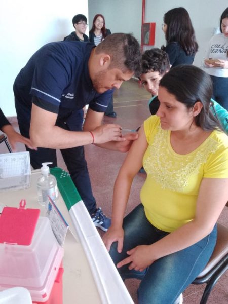 La Dirección de Inmunización del IPS trabajó en una ardua jornada en la Escuela de Enfermería imagen-76