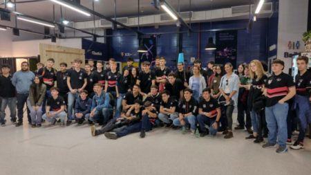 Semana de la Industria: alumnos de escuelas técnicas visitaron empresas del PIIP y asistieron en el Imax a una conferencia sobre la industria del futuro imagen-15