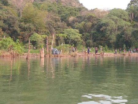 Vecinos e instituciones públicas y privadas se unen en San Ignacio para limpiar un tramo del río Paraná imagen-14