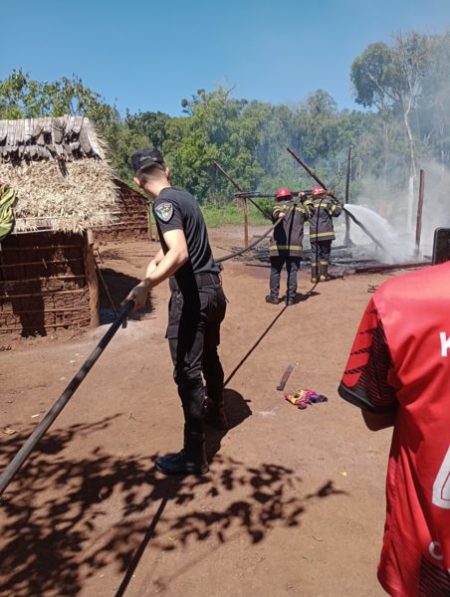 Se incendió la vivienda de una integrante de la comunidad Ivytu Porá imagen-8