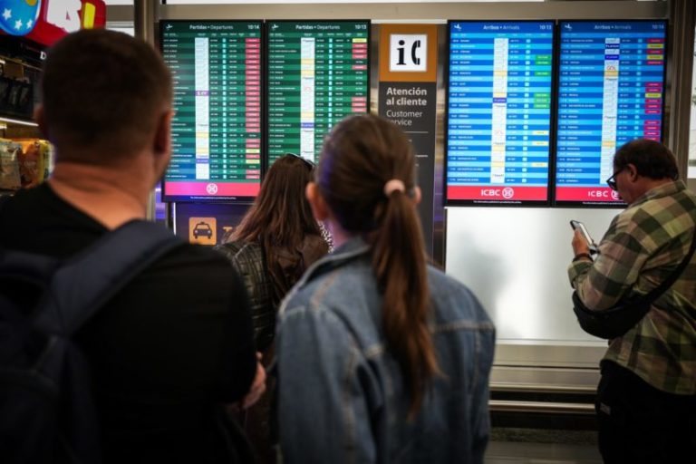 Tras el paro: Aerolíneas inicia una semana en calma pero con el conflicto abierto y a la espera de nuevas medidas de fuerza imagen-4