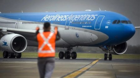 Aerolíneas Argentinas anunció un paro para este viernes imagen-7