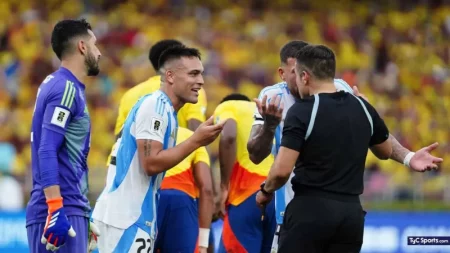 Los audios del VAR del polémico penal de Colombia ante Argentina - TyC Sports imagen-14