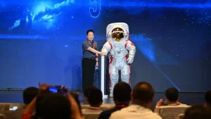 Los astronautas chinos aspiran a aterrizar en la Luna en 2030. Ahora tienen un nuevo traje espacial para hacerlo imagen-2