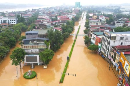 Suben a 65 los muertos y a 39 los desaparecidos a causa del tifón Yagi en Vietnam imagen-15