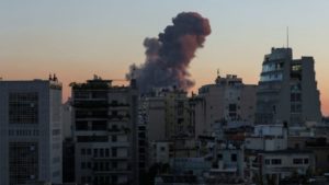 Israel dice que atacó "cuartel general central" de Hezbollah en Beirut imagen-3