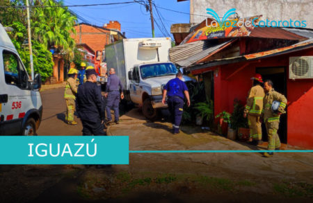 Camión de reparto pierde los frenos, e impacta contra una panadería imagen-15