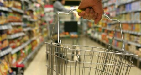 Fuerte derrumbe: las ventas en supermercados y autoservicios cayeron 17,2% en agosto imagen-10