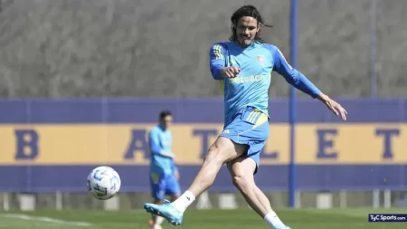 El gesto de Cavani en la práctica de Boca que ilusiona antes del Superclásico - TyC Sports imagen-16