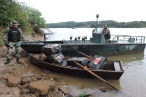 Eldorado: Prefectura y contrabandistas se enfrentaron en el río Paraná imagen-2