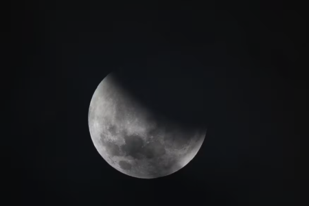 Esta noche es el eclipse parcial de Luna: a qué hora es y cómo observarlo desde Misiones imagen-14