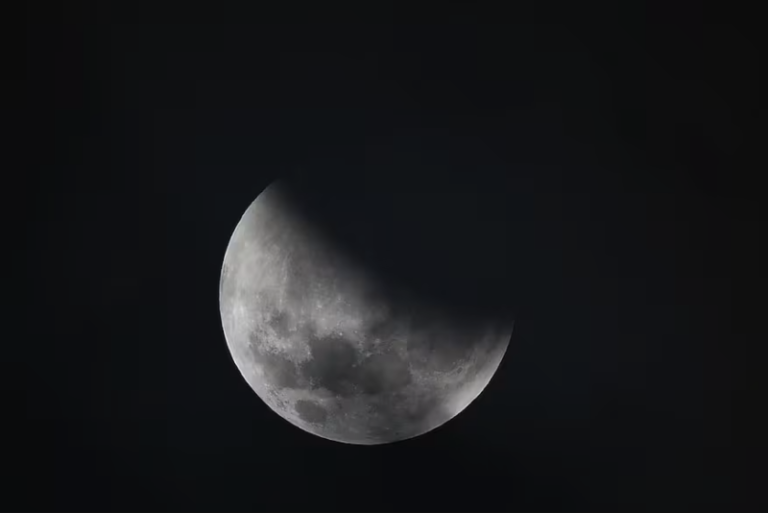 Esta noche es el eclipse parcial de Luna: a qué hora es y cómo observarlo desde Misiones imagen-4