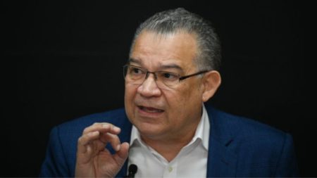 Enrique Márquez dice que la solución a la crisis política de Venezuela no puede llegar del exterior imagen-12