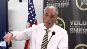 Harto de las falsas amenazas sobre tiroteos escolares, este sheriff en Florida tiene un mensaje para los estudiantes imagen-1