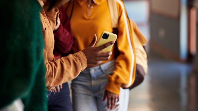 ANÁLISIS | Los teléfonos inteligentes no hacen más inteligentes a sus hijos imagen-4