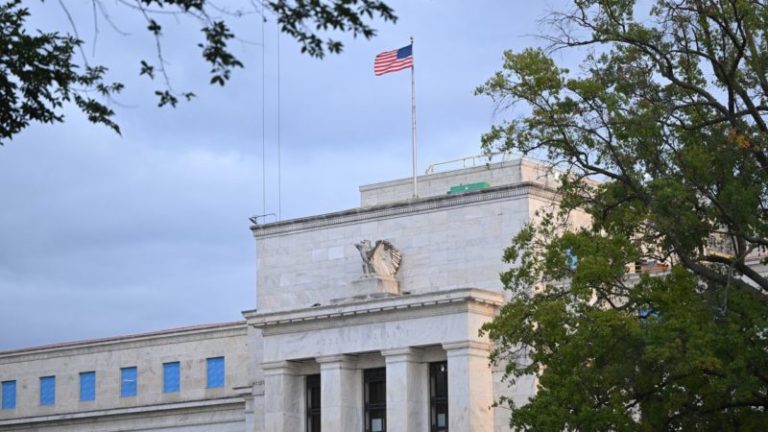 El tan esperado recorte de tasas de la Fed choca con la política presidencial imagen-4