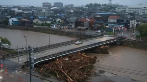 Esta región de Japón se recuperaba de un terremoto mortal cuando lluvias torrenciales inundaron sus calles imagen-1