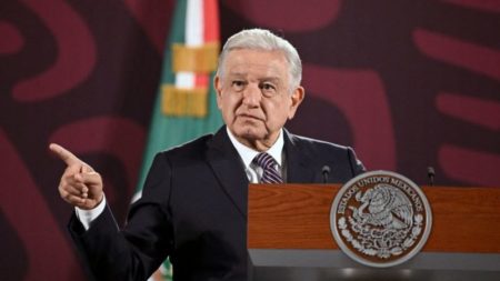 AMLO brinda su última mañanera: "Me voy muy contento porque voy a entregar la banda presidencial a una mujer excepcional" imagen-8