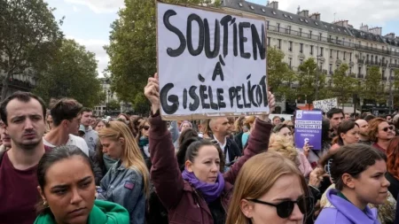 "La vergüenza debe cambiar de lado": cientos de personas se manifiestan en Francia en apoyo a Gisèle Pélicot y las víctimas de violación imagen-13