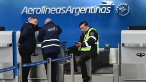 Conflicto aeronáutico: gremios esperan nueva oferta salarial tras paro y Gobierno nacional mantiene postura firme imagen-12