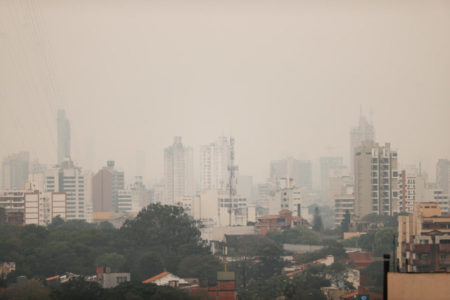 Alerta por humo: en Paraguay suspenden clases en colegios y escuelas de fútbol imagen-12