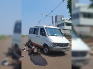 Siniestro vial en Garupá: motociclista resultó herido tras chocar con una trafic escolar imagen-3