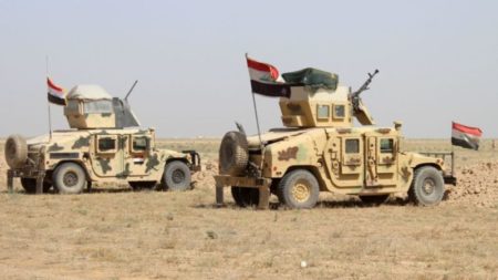 Ejército de Iraq dice que ataque a escondites de ISIS en desierto de Anbar, que mató a decenas de agentes del grupo, se realizó tras dos meses de recopilación de información imagen-12