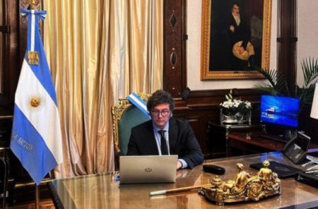 Javier Milei dijo que “Macri no resolvió ni de cerca el déficit fiscal” y volvió a defender a Santiago Caputo imagen-13