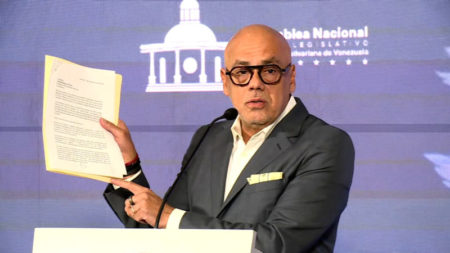 Edmundo González dice que fue coaccionado para firmar carta en la que acataría decisión del TSJ que ratifica victoria de Maduro imagen-8