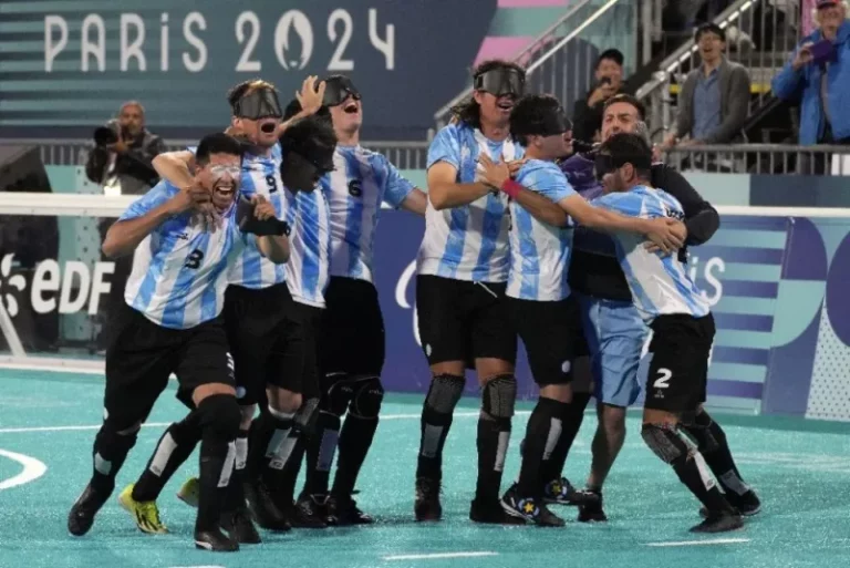 Los Murciélagos le ganaron a Brasil por penales y jugarán la final de los Juegos Paralímpicos ante Francia imagen-4