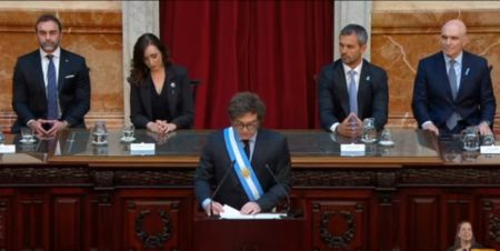 Javier Milei presenta el Presupuesto 2025 en el Congreso: “Venimos a ponerle un cepo al Estado” imagen-17