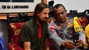 Liberan al piloto neozelandés Phillip Mehrtens tras más de 18 meses de cautiverio en la región indonesia de Papúa, según el ministro de Asuntos Exteriores imagen-1