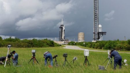 SpaceX prepara el lanzamiento de la tripulación de Polaris Dawn en una arriesgada excursión a los cinturones de radiación de la Tierra imagen-13