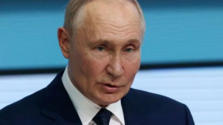 Putin advierte que la OTAN estará "en guerra con Rusia" si permite que Ucrania use misiles occidentales de largo alcance contra ella imagen-8