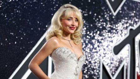 Look de la semana: Sabrina Carpenter homenajea a Madonna con un vestido vintage de los Oscar imagen-9