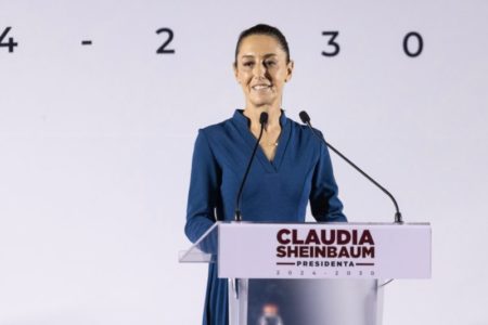 "Dejas de ser partido y te conviertes en presidenta de todas y de todos", dice Claudia Sheinbaum al anunciar que se despedirá de la militancia de Morena imagen-10