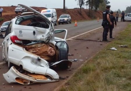 Dos personas resultaron gravemente heridas tras choque frontal en Dos de Mayo  imagen-13