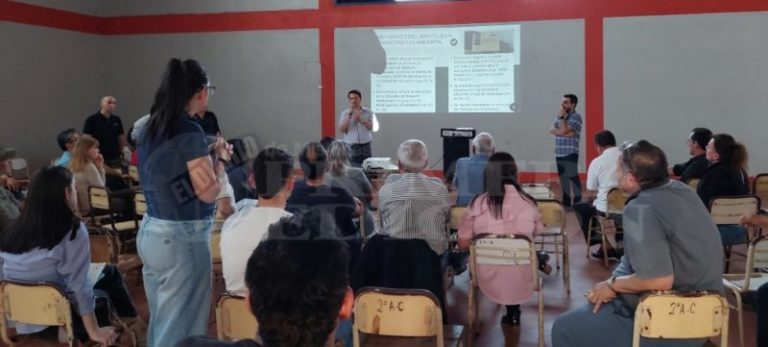 Un centenar de vecinos participó en la audiencia por el soterramiento de Quaranta imagen-5