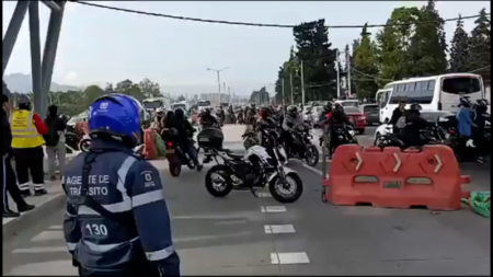 Bloqueos y protestas de transportadores en Colombia por alza en precio del combustible diésel imagen-12