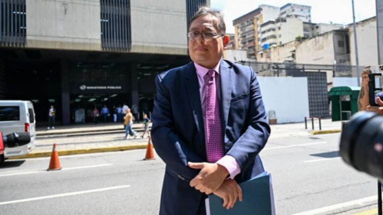 El abogado de Edmundo González pide a la Fiscalía de Venezuela “debidas garantías” para la esposa del candidato imagen-4