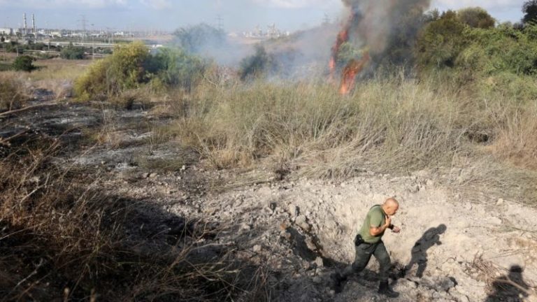 Un misil procedente de Yemen cae en el centro de Israel, según las FDI, una zona normalmente segura de los proyectiles enemigos imagen-3