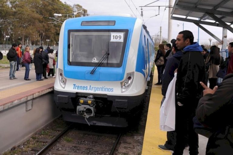 El Gobierno despidió a más de 1300 ferroviarios y prepara más recortes al Estado imagen-4