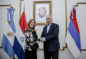 EL GOBERNADOR Y LA CÓNSUL DE PARAGUAY ACORDARON FORTALECER LOS VÍNCULOS BINACIONALES imagen-1