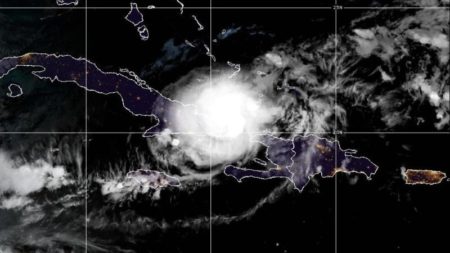 El huracán Oscar tocó tierra en Cuba, informó el centro nacional de Huracanes de EE.UU. imagen-10