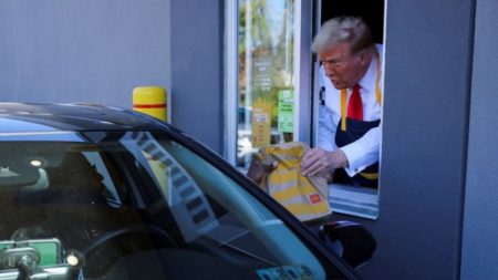 McDonald's no dio permiso a Trump para servir papas fritas en su restaurante. Y tampoco lo necesitaba imagen-11